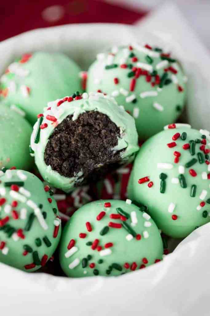 No-Bake-Christmas-Oreo-Truffles--700x1050
